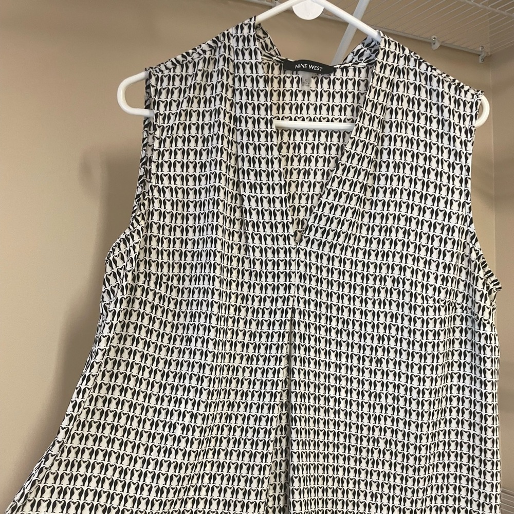 Nine West sleeveless top